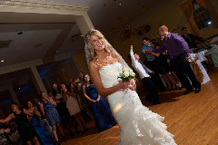 images2/RSL_Feature/BrideBoquetToss-01.jpg